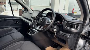 Renault Trafic 2.0 dCi LL30 Extra Minibus Double Cab 5dr Diesel EDC L2 H1 Euro 
