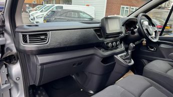 Renault Trafic 2.0 dCi LL30 Extra Minibus Double Cab 5dr Diesel EDC L2 H1 Euro 