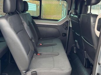 Renault Trafic 2.0 dCi LL30 Extra Minibus Double Cab 5dr Diesel EDC L2 H1 Euro 