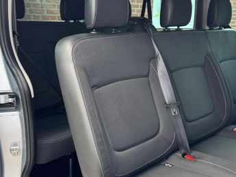 Renault Trafic 2.0 dCi LL30 Extra Minibus Double Cab 5dr Diesel EDC L2 H1 Euro 