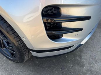 Land Rover Range Rover Evoque 2.0 D180 R-Dynamic SE Auto 4WD Euro 6 (s/s) 5dr