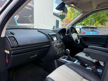 Land Rover Freelander 2 2.2 SD4 Dynamic SUV 5dr Diesel CommandShift 4WD Euro 5 (190 ps)