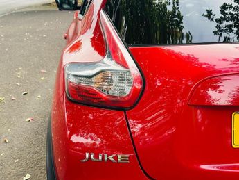 Nissan Juke 1.6 Tekna SUV 5dr Petrol XTRON Euro 5 (117 ps)