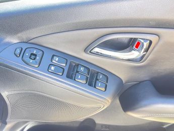 Hyundai ix35 2.0 CRDi Premium Auto 4WD Euro 5 5dr