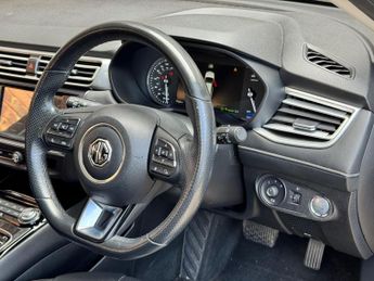MG MG5 61.1kWh Exclusive Long Range Auto 5dr