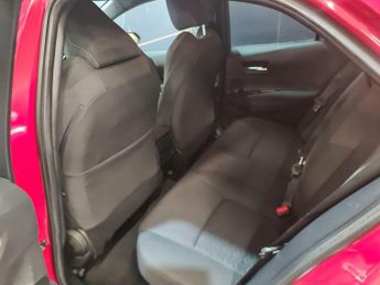 Toyota Corolla 2.0 VVT-h Design CVT Euro 6 (s/s) 5dr