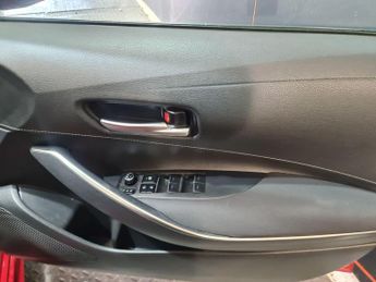Toyota Corolla 2.0 VVT-h Design CVT Euro 6 (s/s) 5dr