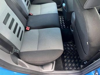 Ford Focus 1.6 Zetec Hatchback 5dr Petrol Manual (159 g/km, 99 bhp)