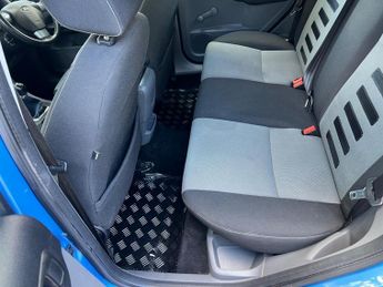 Ford Focus 1.6 Zetec Hatchback 5dr Petrol Manual (159 g/km, 99 bhp)