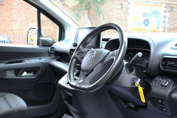 Vauxhall Combo Life Electric 50kWh Ultimate XL MPV Auto 5dr (11kW Charger)