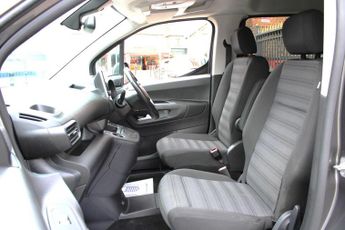 Vauxhall Combo Life Electric 50kWh Ultimate XL MPV Auto 5dr (11kW Charger)