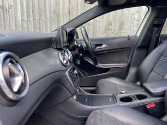 Mercedes-Benz GLA 2.1 GLA220 CDI AMG Line 7G-DCT 4MATIC Euro 6 (s/s) 5dr