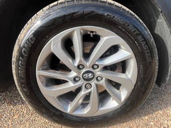 Hyundai TUCSON 2.0 CRDi SE Nav Auto 4WD Euro 6 5dr
