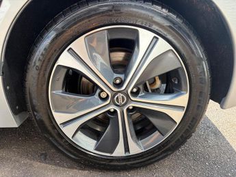 Nissan Leaf 40kWh N-Connecta Auto 5dr