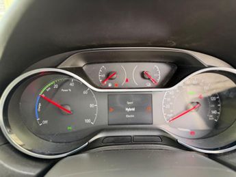 Vauxhall Grandland X 1.6 13.2kWh Business Edition Nav Premium Auto 4WD Euro 6 (s/s) 5