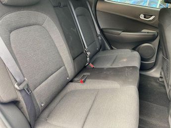Hyundai Kona 64kWh Premium SUV 5dr Electric Auto (10.5kW Charger) (204 ps)