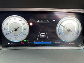 Hyundai Kona 64kWh Premium SUV 5dr Electric Auto (10.5kW Charger) (204 ps)