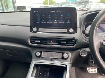 Hyundai Kona 64kWh Premium SUV 5dr Electric Auto (10.5kW Charger) (204 ps)