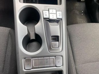 Hyundai Kona 64kWh Premium SUV 5dr Electric Auto (10.5kW Charger) (204 ps)