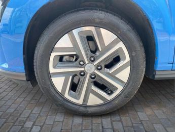 Hyundai Kona 64kWh Premium SUV 5dr Electric Auto (10.5kW Charger) (204 ps)