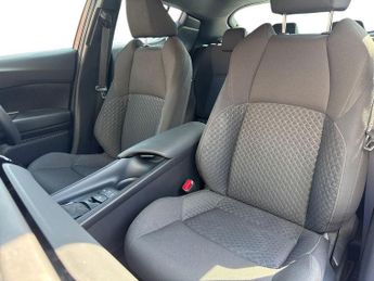 Toyota C-HR 1.8 VVT-h Icon SUV 5dr Petrol Hybrid CVT Euro 6 (s/s) (122 ps)