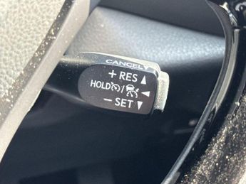 Toyota C-HR 1.8 VVT-h Icon SUV 5dr Petrol Hybrid CVT Euro 6 (s/s) (122 ps)