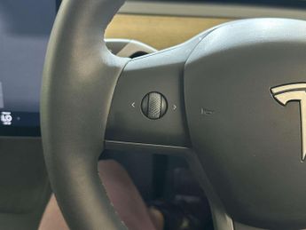 Tesla Model Y (Dual Motor) Long Range SUV 5dr Electric Auto 4WDE (384 bhp)
