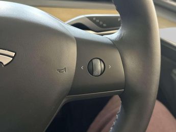 Tesla Model Y (Dual Motor) Long Range SUV 5dr Electric Auto 4WDE (384 bhp)