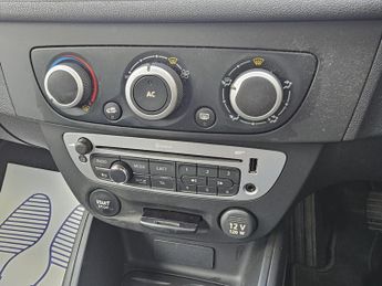 Renault Megane 1.6 16V Dynamique TomTom Euro 5 5dr
