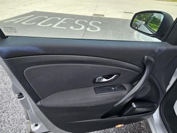 Renault Megane 1.6 16V Dynamique TomTom Euro 5 5dr