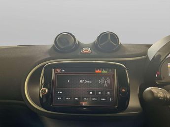 Smart fortwo 17.6kWh Premium Coupe 2dr Electric Auto (22kW Charger) (82 ps)