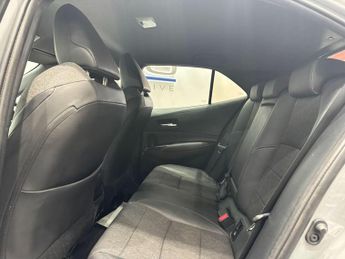 Toyota Corolla 1.8 VVT-h Design CVT Euro 6 (s/s) 5dr