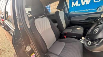 Toyota Yaris 1.5 VVT-h Icon E-CVT Euro 6 (s/s) 5dr