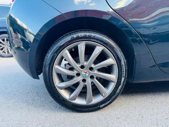 Alfa Romeo Giulietta 1.6 JTDM-2 Collezione Euro 5 (s/s) 5dr