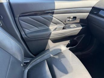 Mitsubishi Outlander 2.0h 12kWh 4h CVT 4WD Euro 6 (s/s) 5dr