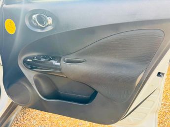 Nissan Juke 1.6 N-Connecta XTRON Euro 6 5dr