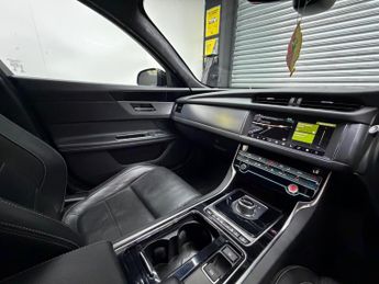 Jaguar XF 2.0i R-Sport Auto Euro 6 (s/s) 4dr