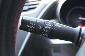 Honda Civic 1.8 i-VTEC Sport Nav 5dr Auto