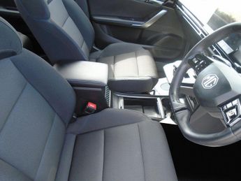 MG MG4 51kWh SE Auto 5dr