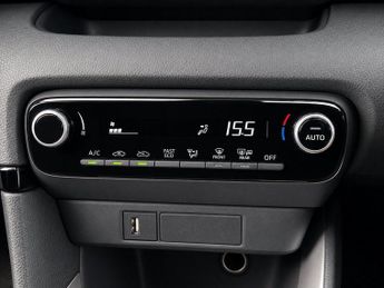 Toyota Yaris 1.5 VVT-h Design E-CVT Euro 6 (s/s) 5dr