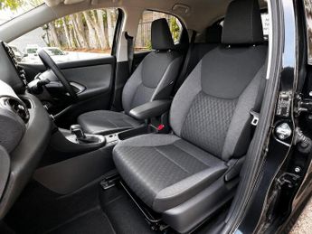 Toyota Yaris 1.5 VVT-h Design E-CVT Euro 6 (s/s) 5dr