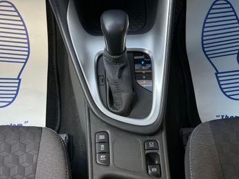 Toyota Yaris 1.5 VVT-h Design E-CVT Euro 6 (s/s) 5dr