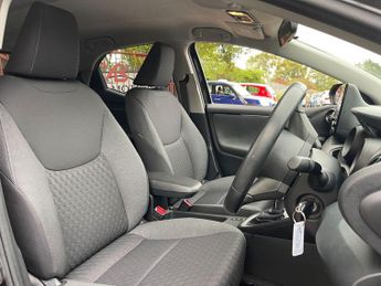 Toyota Yaris 1.5 VVT-h Design E-CVT Euro 6 (s/s) 5dr