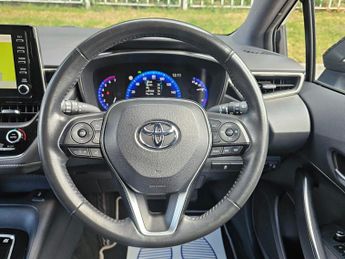 Toyota Corolla 1.8 VVT-h Icon Tech CVT Euro 6 (s/s) 5dr