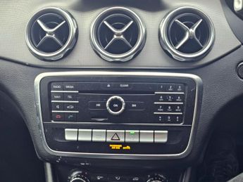 Mercedes-Benz GLA 1.6 GLA180 Urban Edition 7G-DCT Euro 6 (s/s) 5dr