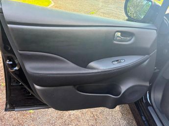 Nissan Leaf 39kWh Acenta Auto 5dr