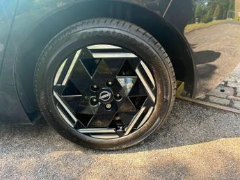 Nissan Leaf 39kWh Acenta Auto 5dr