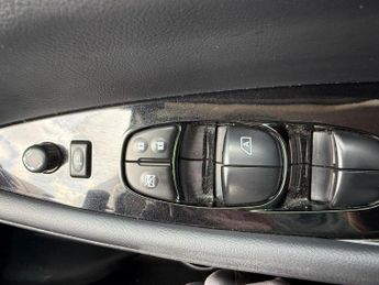 Nissan Leaf 24kWh Tekna Auto 5dr