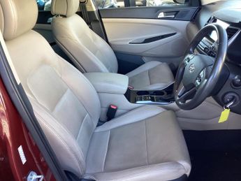 Hyundai TUCSON 2.0 CRDi Premium Auto 4WD Euro 6 5dr