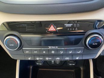 Hyundai TUCSON 2.0 CRDi Premium Auto 4WD Euro 6 5dr
